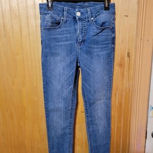 Tummyless by seven jeans in size 6